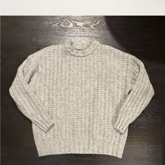 American Eagle Outfitters Gray Crewneck Sweater - Picture 2 of 3
